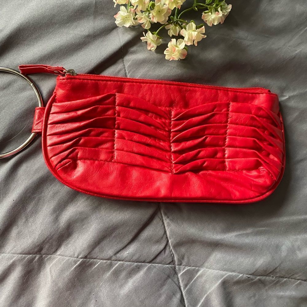 Chateau Red rushed brand new super cute Ringlot wristlet